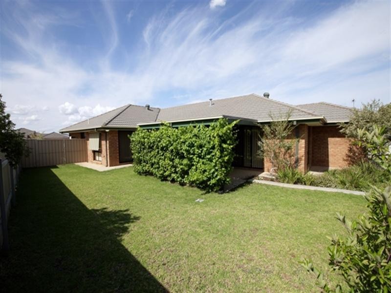72 Yentoo Drive, Glenfield Park NSW 2650