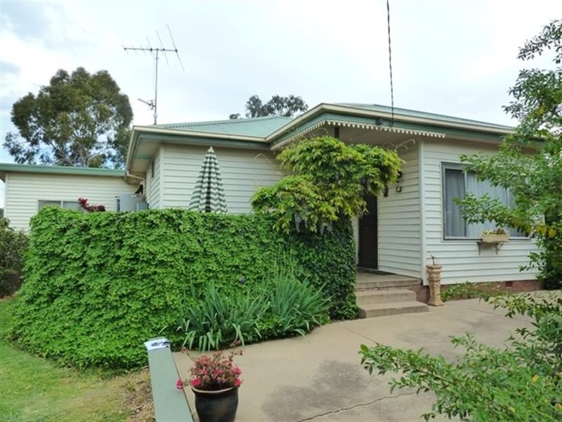11 Benedict Avenue, Wagga Wagga NSW 2650