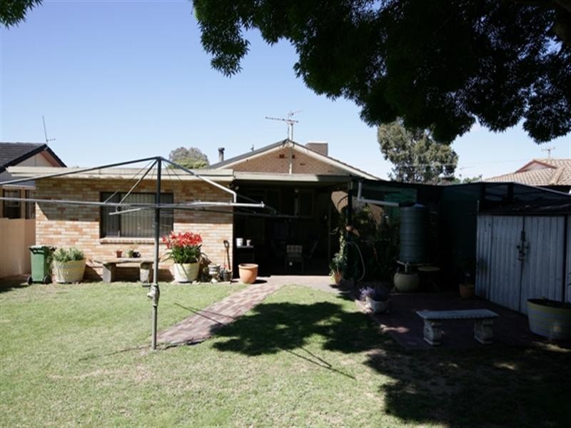 17 Menzies Avenue, Kooringal NSW 2650