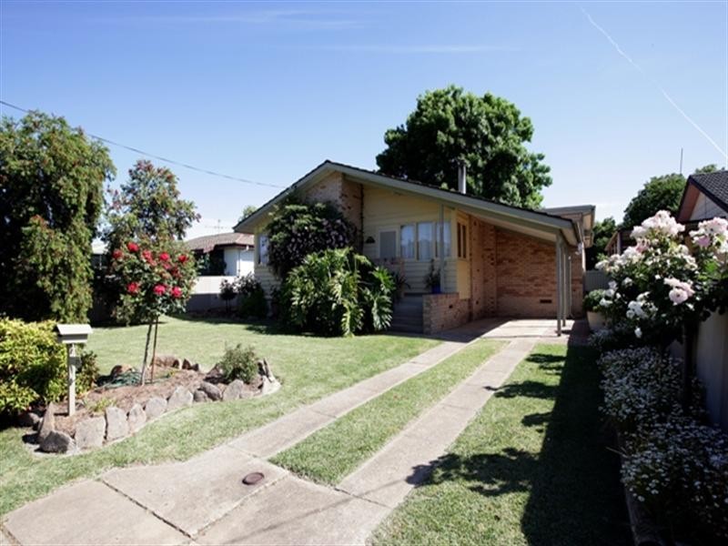 17 Menzies Avenue, Kooringal NSW 2650