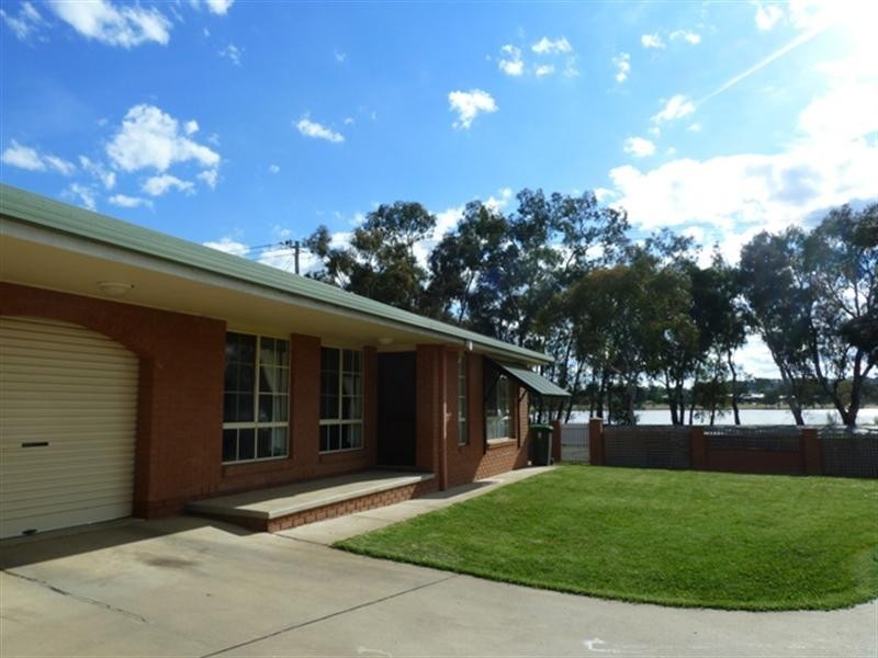 2/2 Honeysuckle Place, Lake Albert NSW 2650