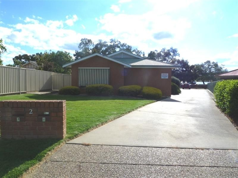 2/2 Honeysuckle Place, Lake Albert NSW 2650
