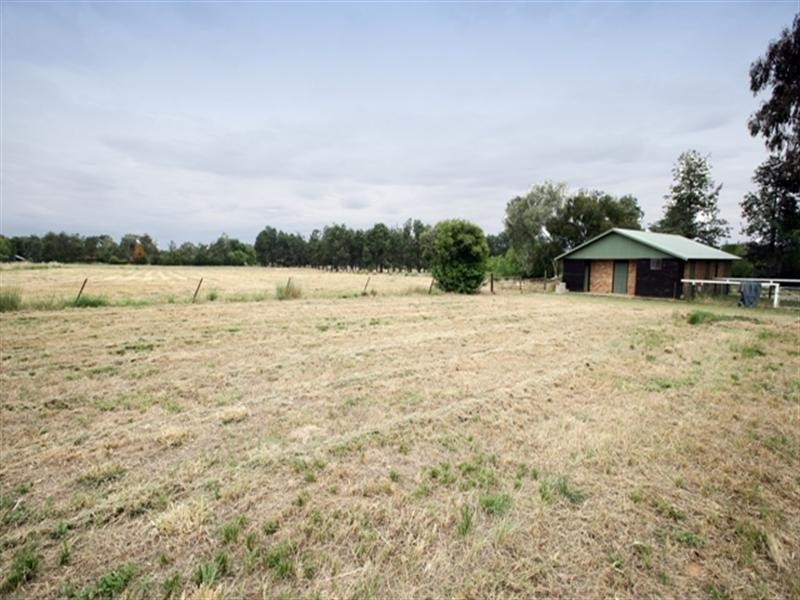 6 Poplar Road, Lake Albert NSW 2650