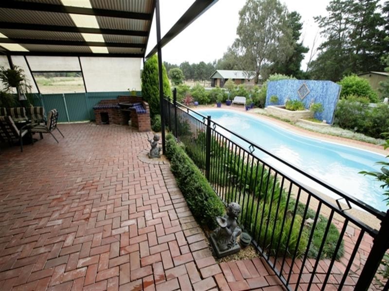 6 Poplar Road, Lake Albert NSW 2650