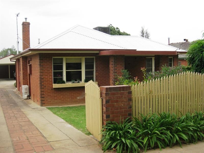 14 Halloran Street, Wagga Wagga NSW 2650