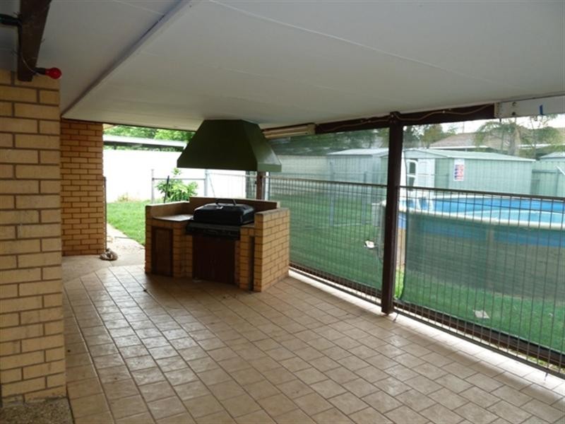 24 Forrest Street, Lake Albert NSW 2650