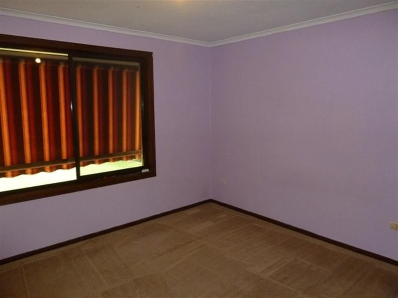 24 Forrest Street, Lake Albert NSW 2650