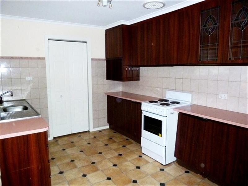 24 Forrest Street, Lake Albert NSW 2650