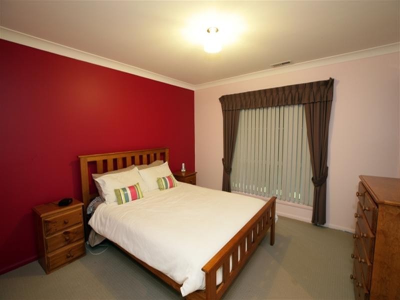 20 Kaldari Crescent, Glenfield Park NSW 2650