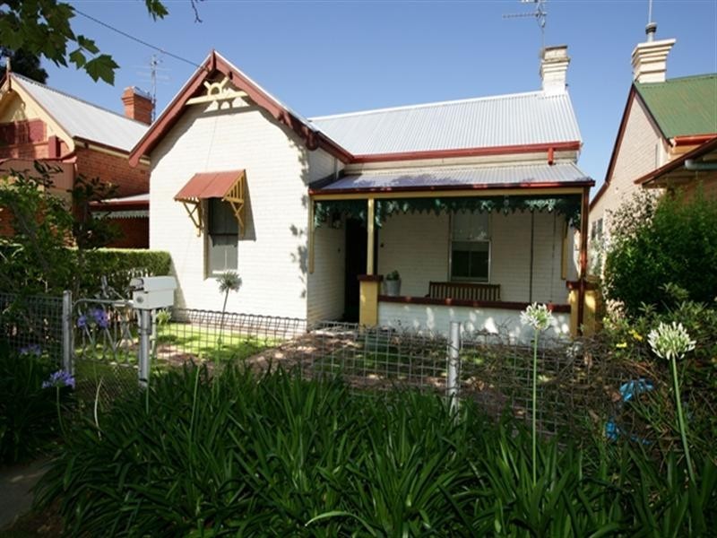 64 Trail Street, Wagga Wagga NSW 2650