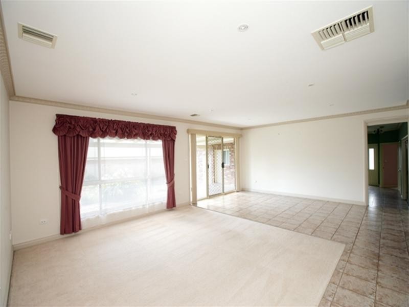 5 Derwent Avenue, Tatton NSW 2650