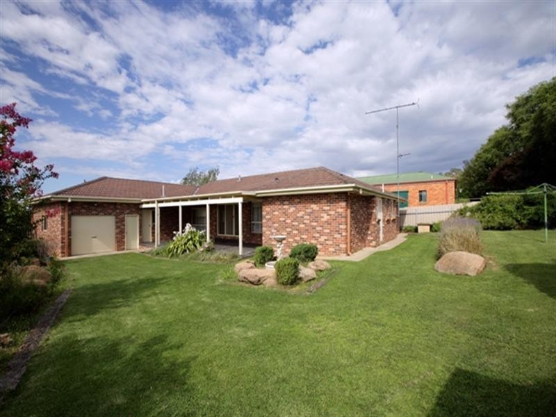 5 Derwent Avenue, Tatton NSW 2650
