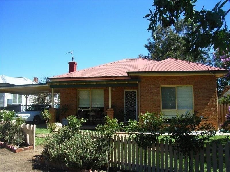 48 Hardy Avenue, Wagga Wagga NSW 2650