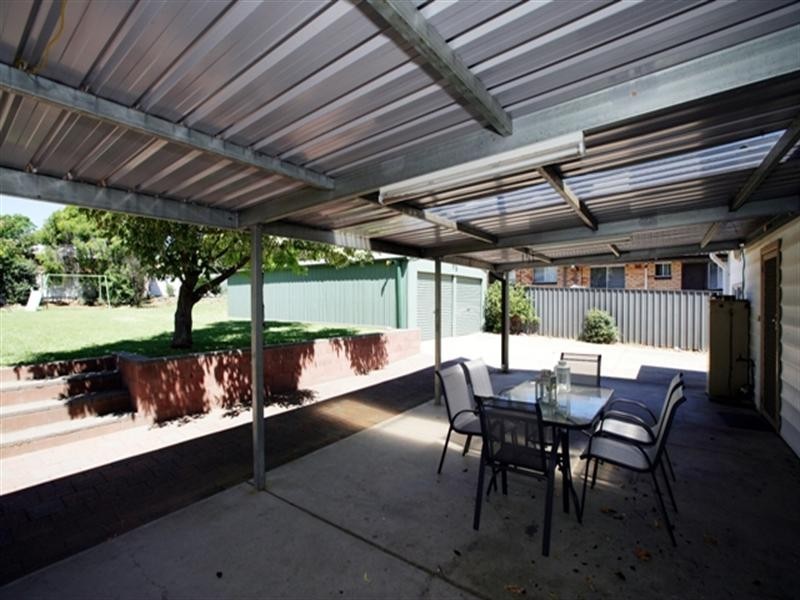 5 Halloran Street, Turvey Park NSW 2650