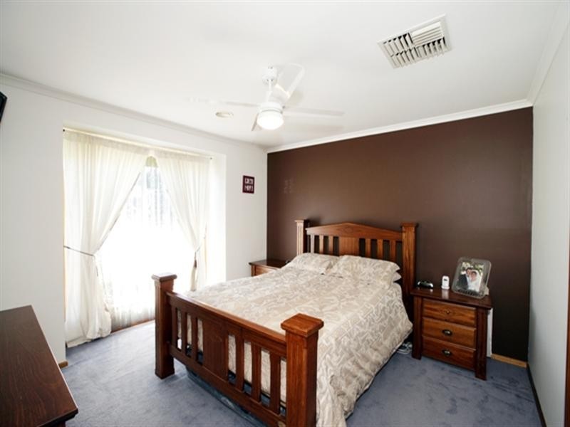 102 Kaloona Drive, Bourkelands NSW 2650