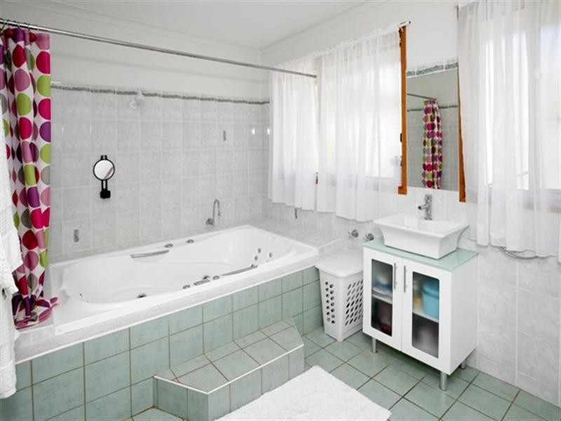 102 Kaloona Drive, Bourkelands NSW 2650