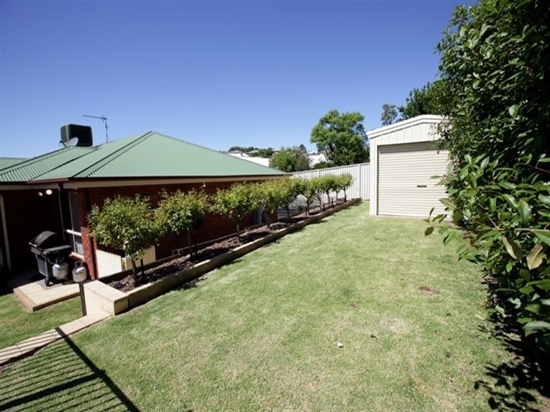 102 Kaloona Drive, Bourkelands NSW 2650