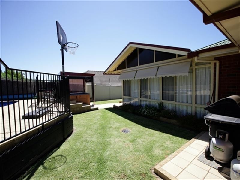 102 Kaloona Drive, Bourkelands NSW 2650