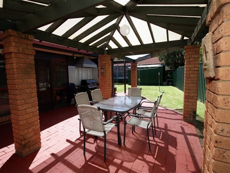 1 Bandera Avenue, Glenfield Park NSW 2650