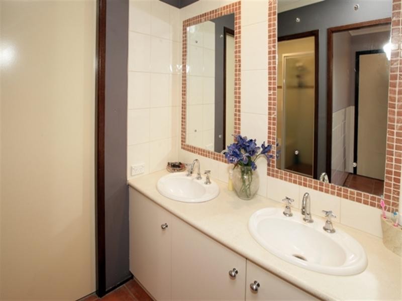 1 Bandera Avenue, Glenfield Park NSW 2650