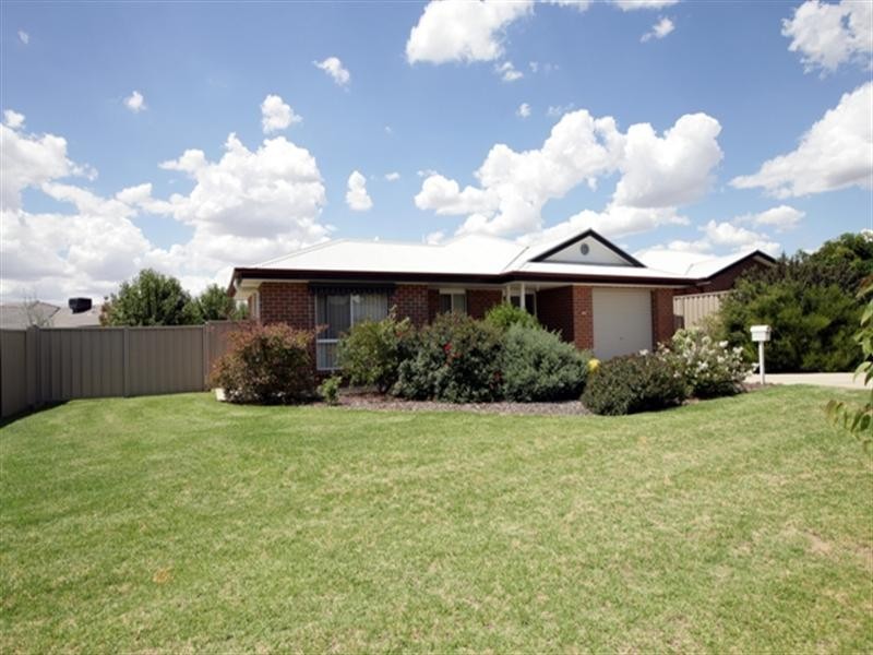 32 Swan Street, Wagga Wagga NSW 2650