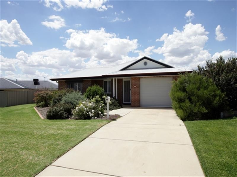 32 Swan Street, Wagga Wagga NSW 2650