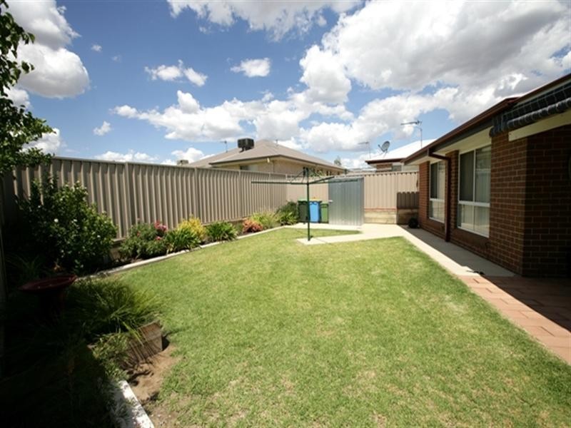 32 Swan Street, Wagga Wagga NSW 2650