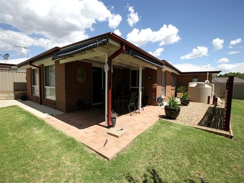 32 Swan Street, Wagga Wagga NSW 2650