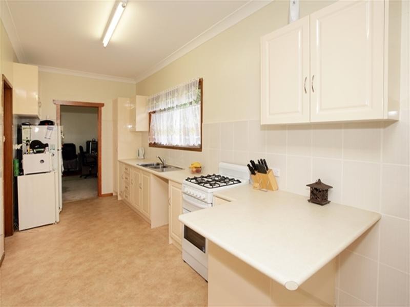 39 Nixon Crescent, Tolland NSW 2650