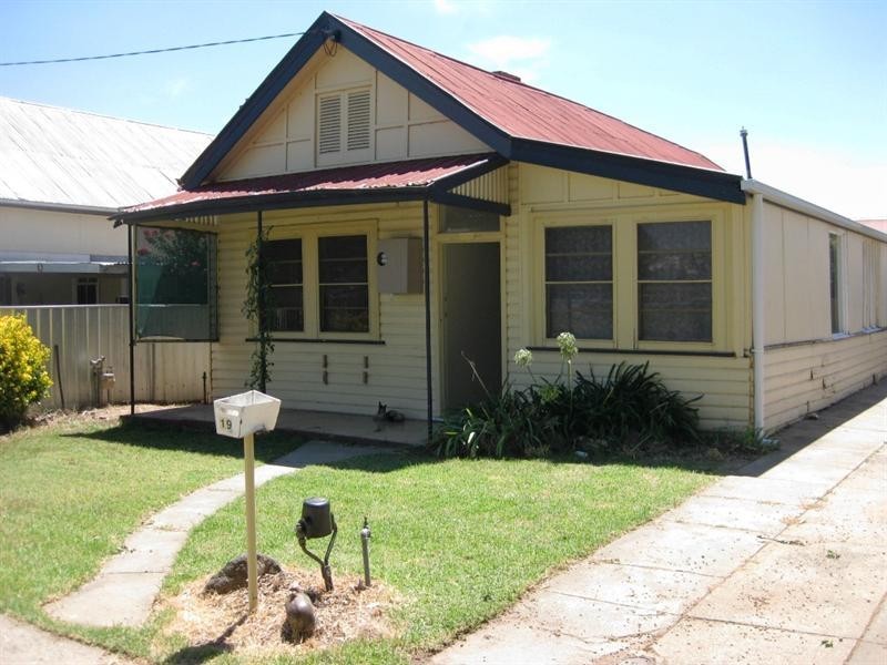 19 Morgan Street, Wagga Wagga NSW 2650