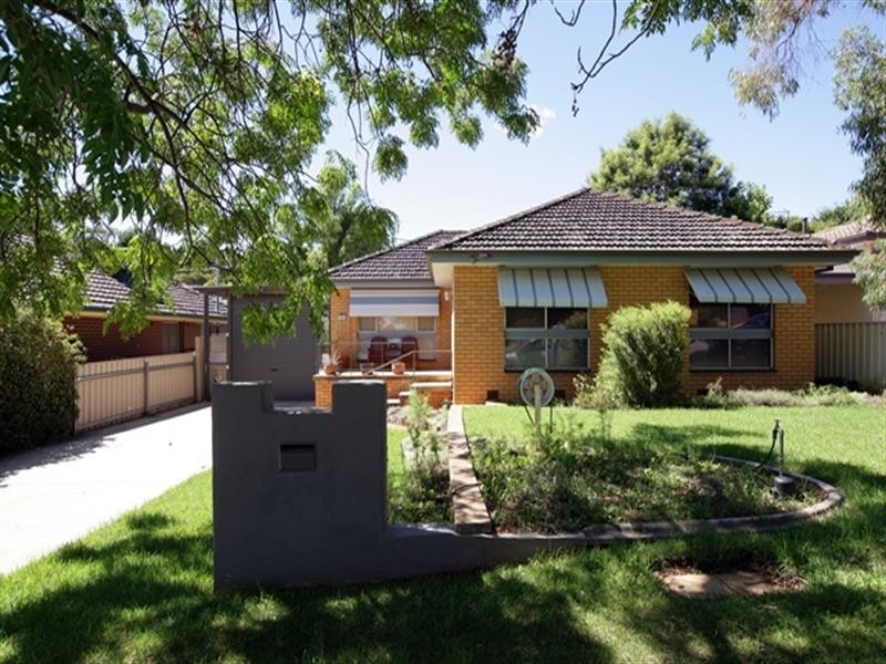 31 Waranga Avenue, Mount Austin NSW 2650