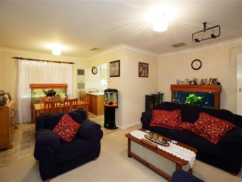 31 Waranga Avenue, Mount Austin NSW 2650