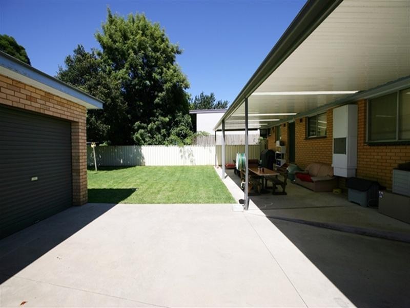 31 Waranga Avenue, Mount Austin NSW 2650