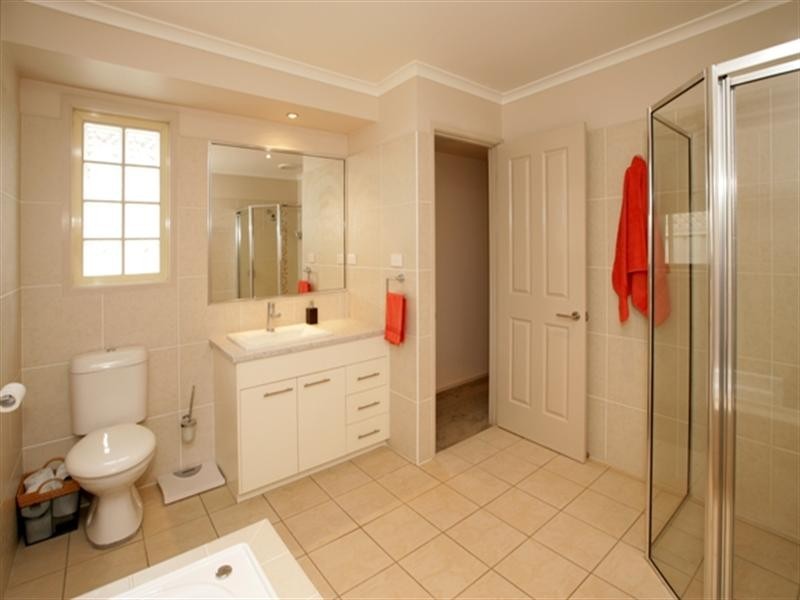 5 Balala Crescent, Bourkelands NSW 2650