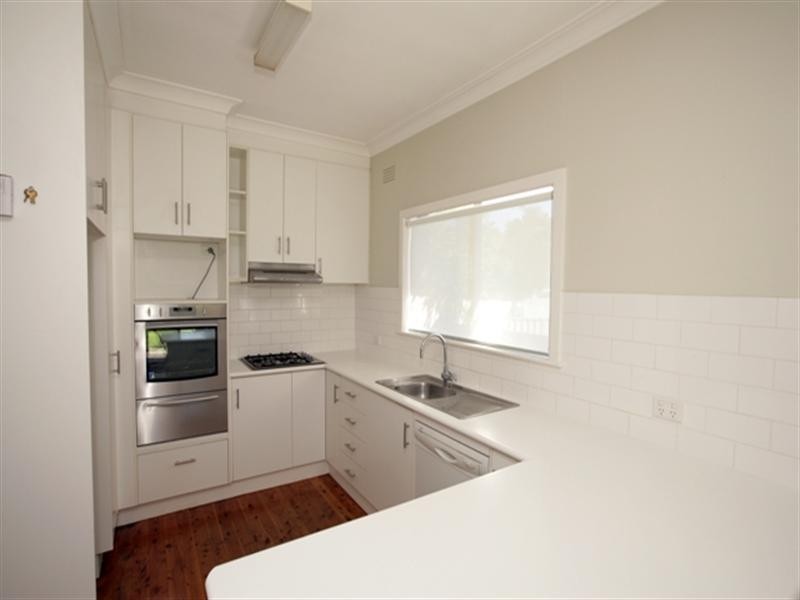 13 Bungown Place, Mount Austin NSW 2650