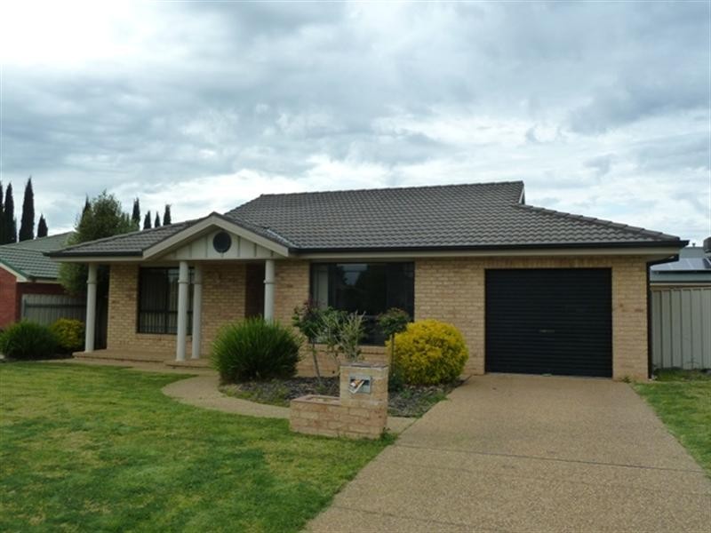 2/50 Kimba Drive, Wagga Wagga NSW 2650