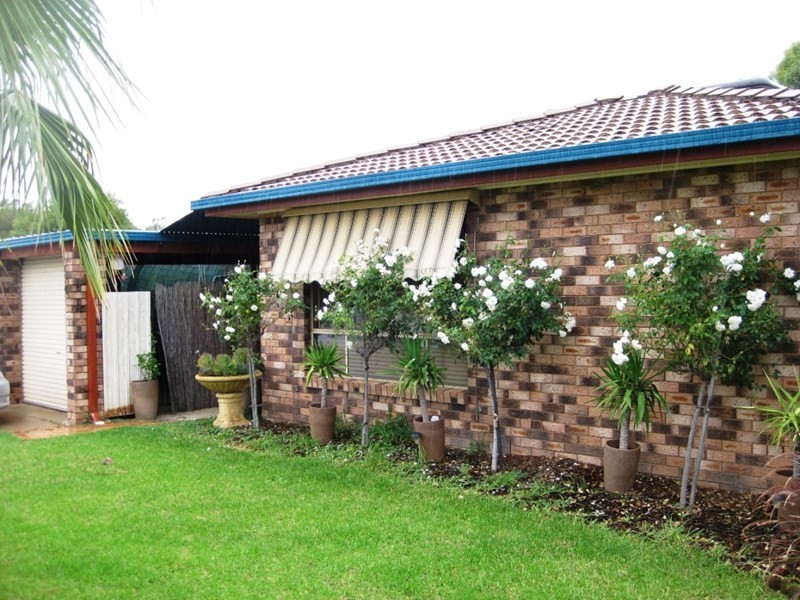 27 Karoom Drive, Glenfield Park NSW 2650