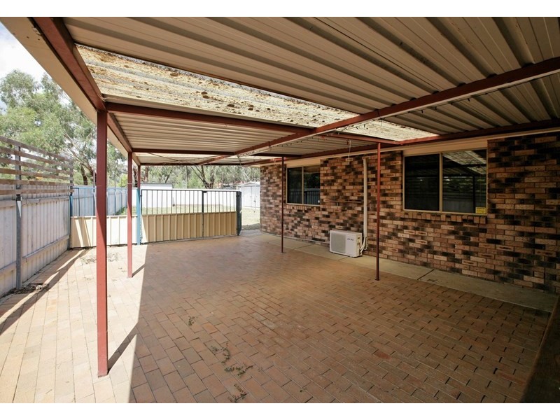 27 Karoom Drive, Glenfield Park NSW 2650