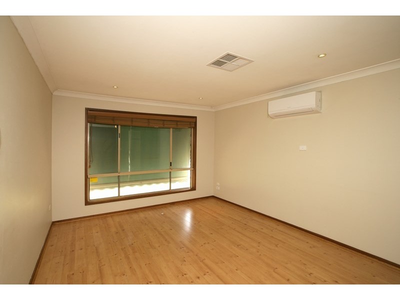 27 Karoom Drive, Glenfield Park NSW 2650