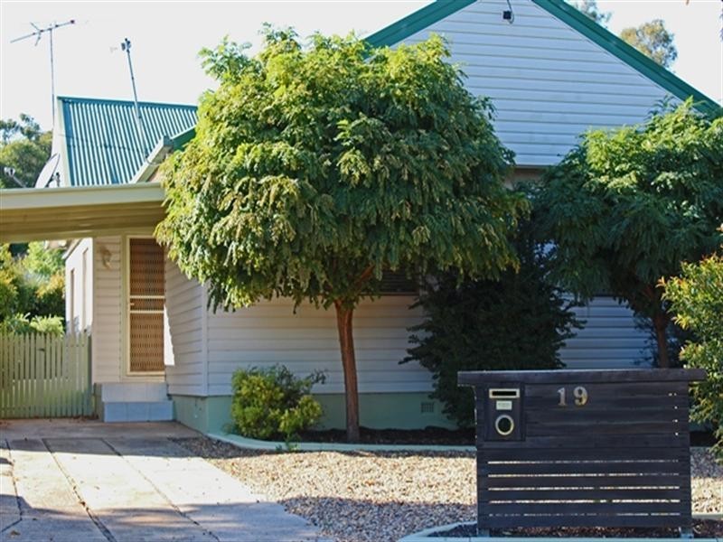 19 Nilma Avenue, Mount Austin NSW 2650