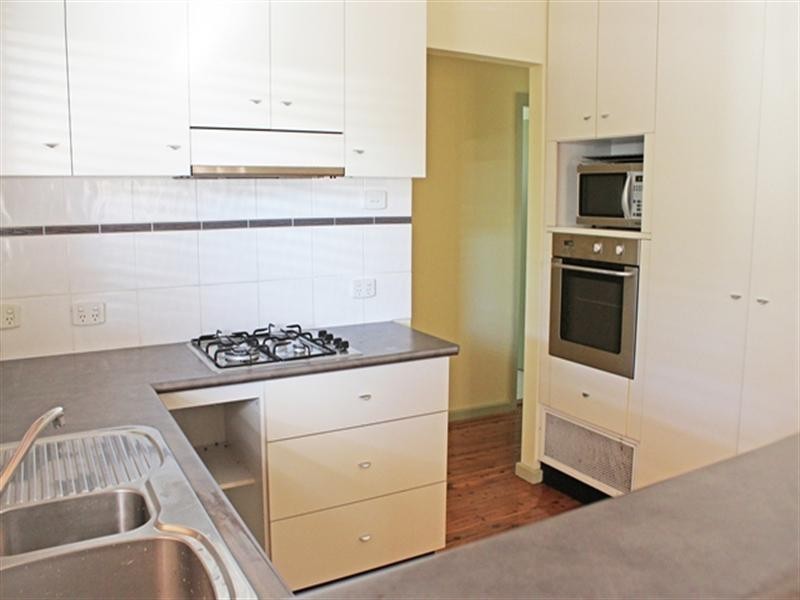 19 Nilma Avenue, Mount Austin NSW 2650