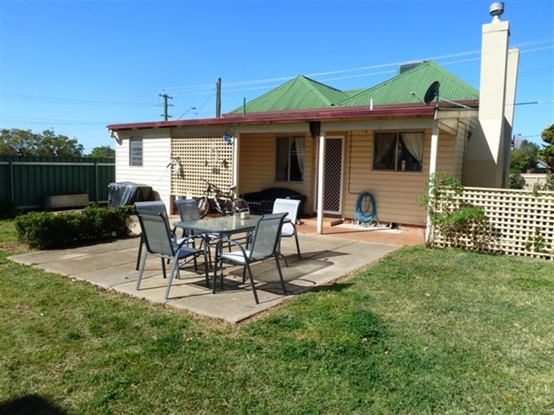 64 Bourke Street, Wagga Wagga NSW 2650