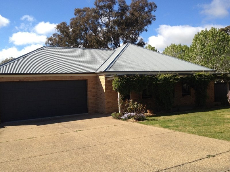 4 Post Place, Lake Albert NSW 2650