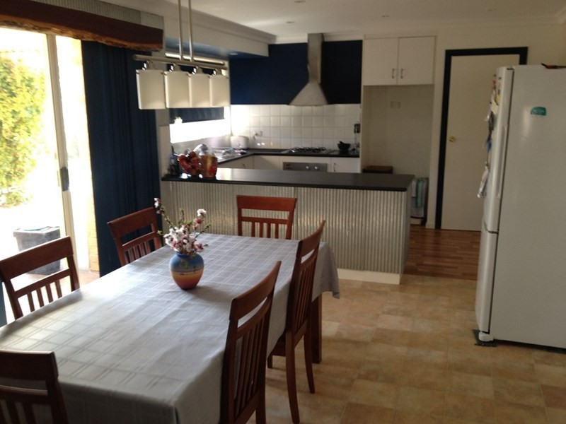 4 Post Place, Lake Albert NSW 2650