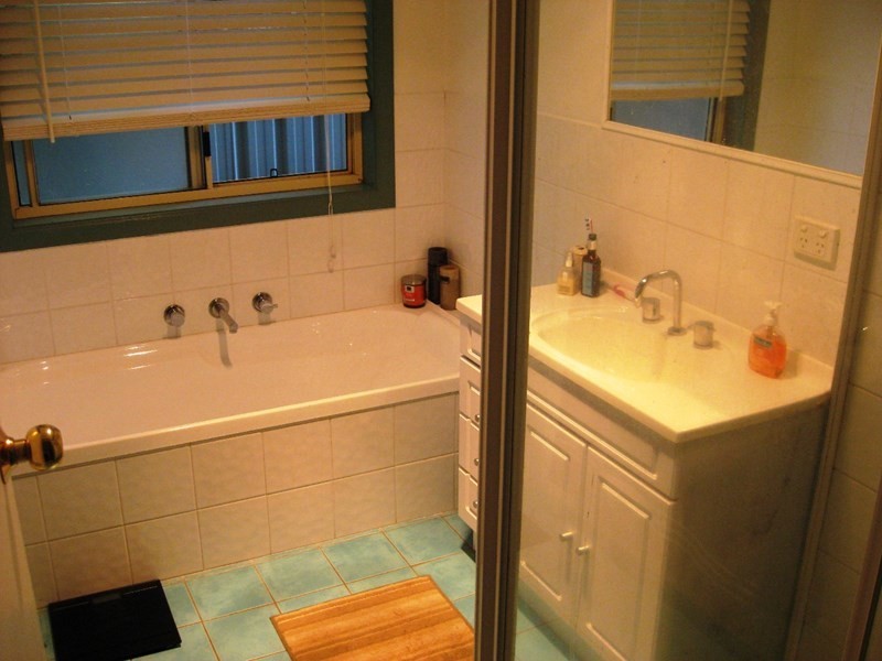 4 Post Place, Lake Albert NSW 2650