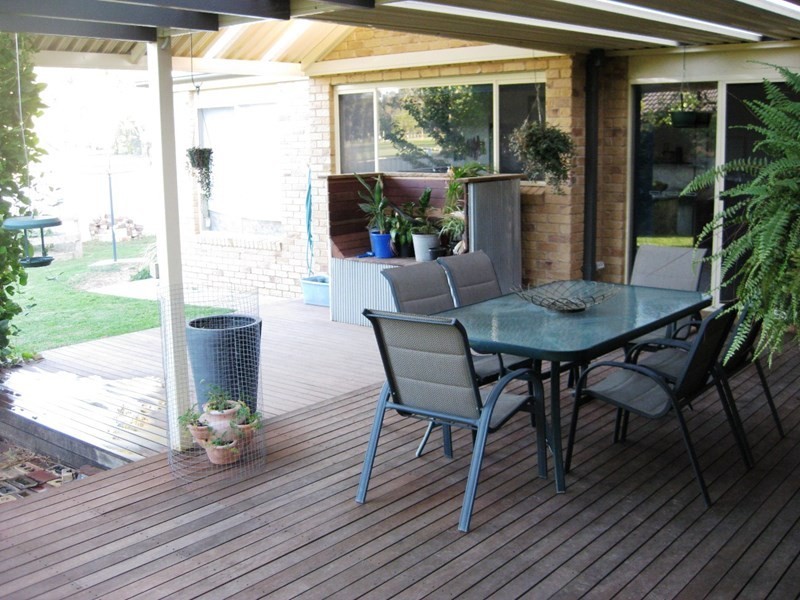 4 Post Place, Lake Albert NSW 2650