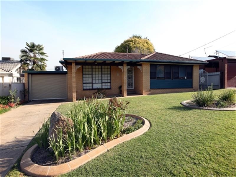 31 Merinda Crescent, Kooringal NSW 2650
