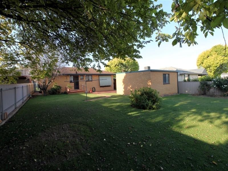 31 Merinda Crescent, Kooringal NSW 2650