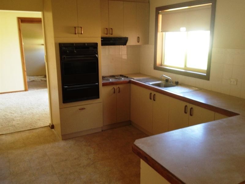 100 Dalman Parkway, Glenfield Park NSW 2650