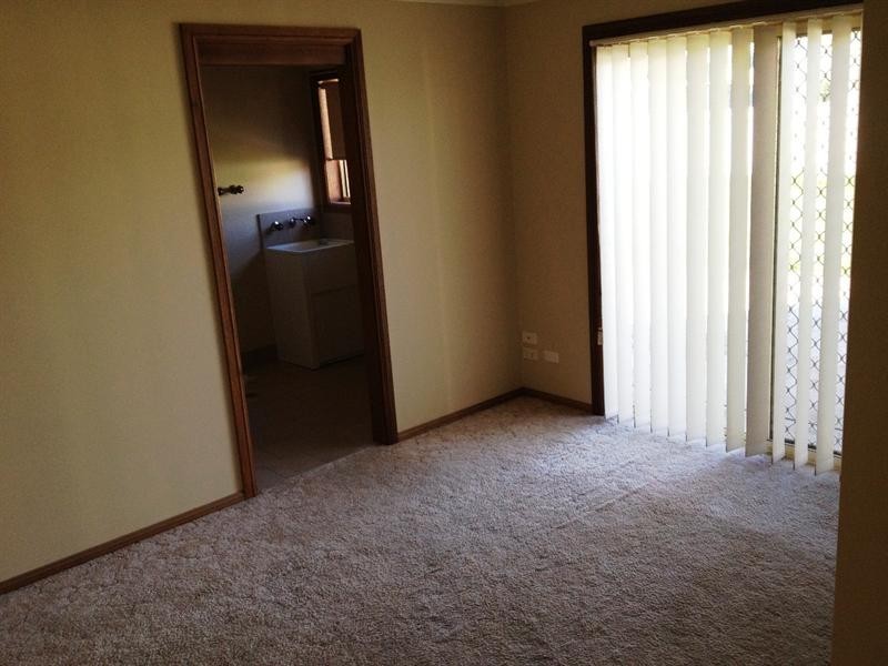 100 Dalman Parkway, Glenfield Park NSW 2650